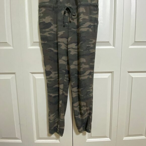 Mustard Seed Camo Jumpsuit Size Medium - Picture 3 of 10